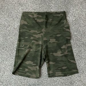 Old Navy Active balance legging shorts